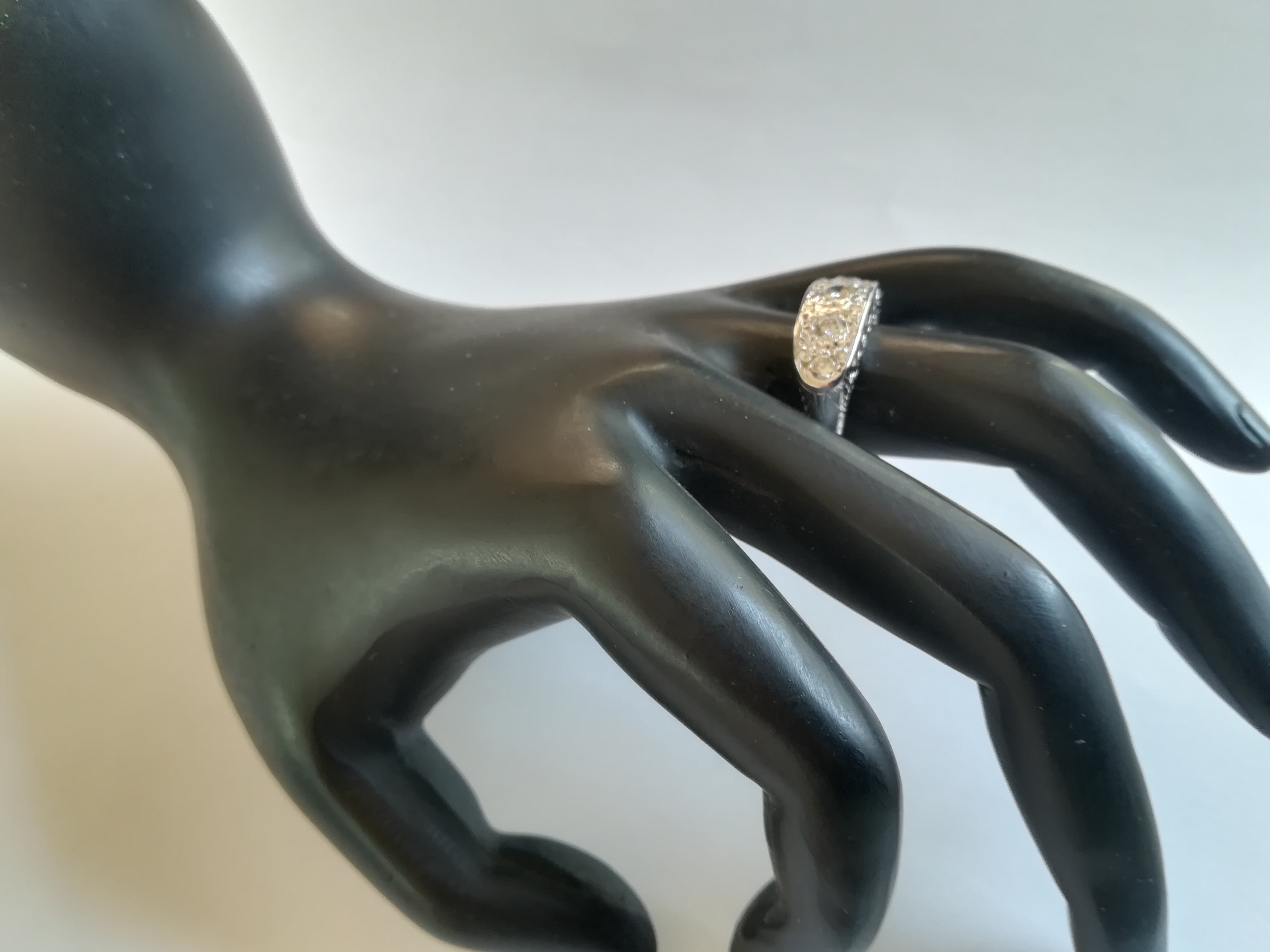 Bague Ancienne Jarretière en or blanc et diamants