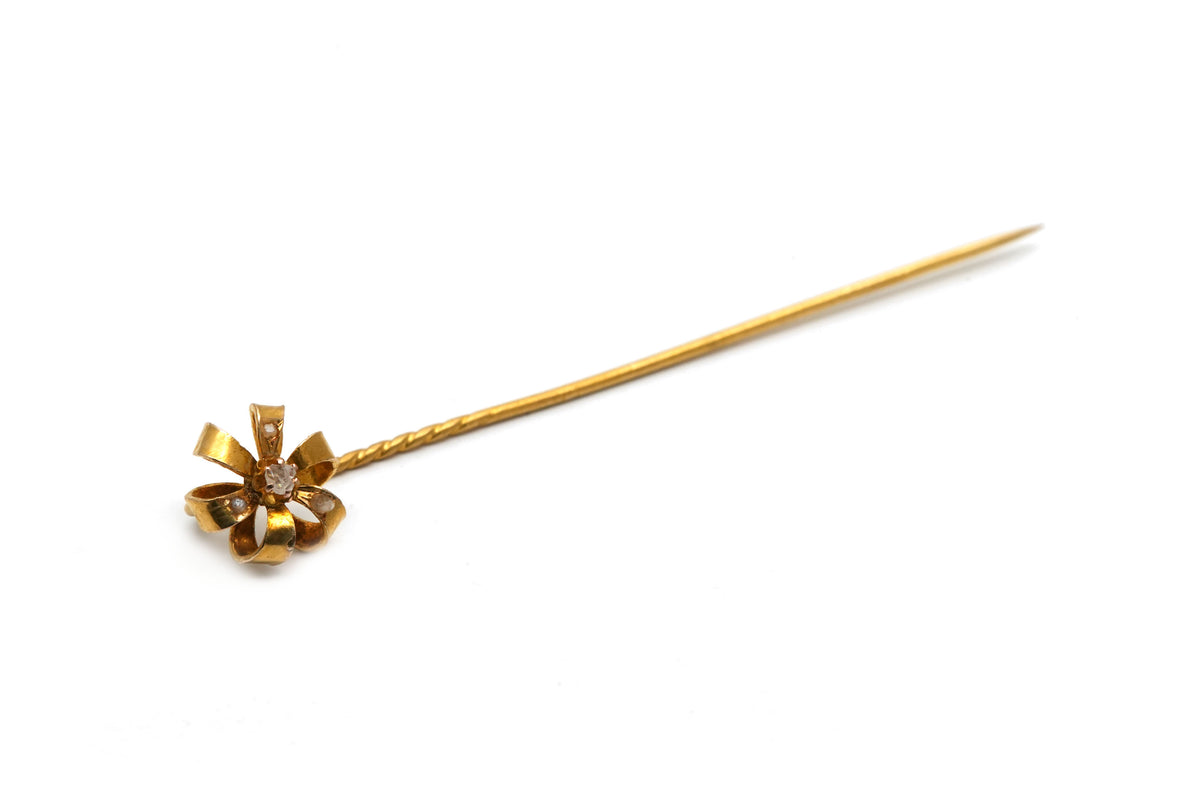 Pique à cravate en or jaune et diamant