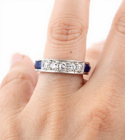 Bague Alliance en or blanc, saphirs et diamants