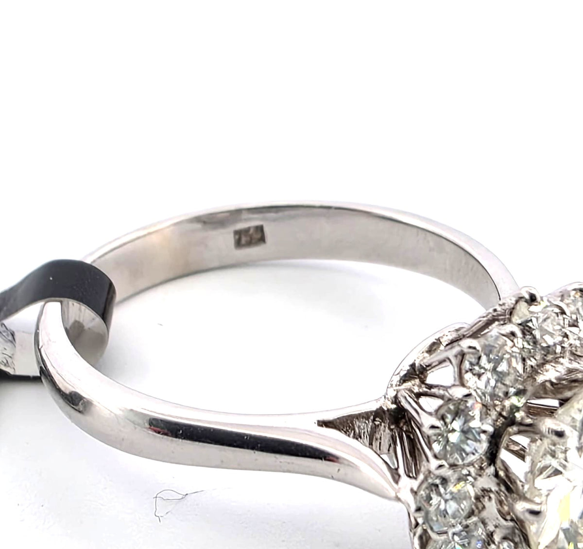 Bague Entourage en or blanc et diamants