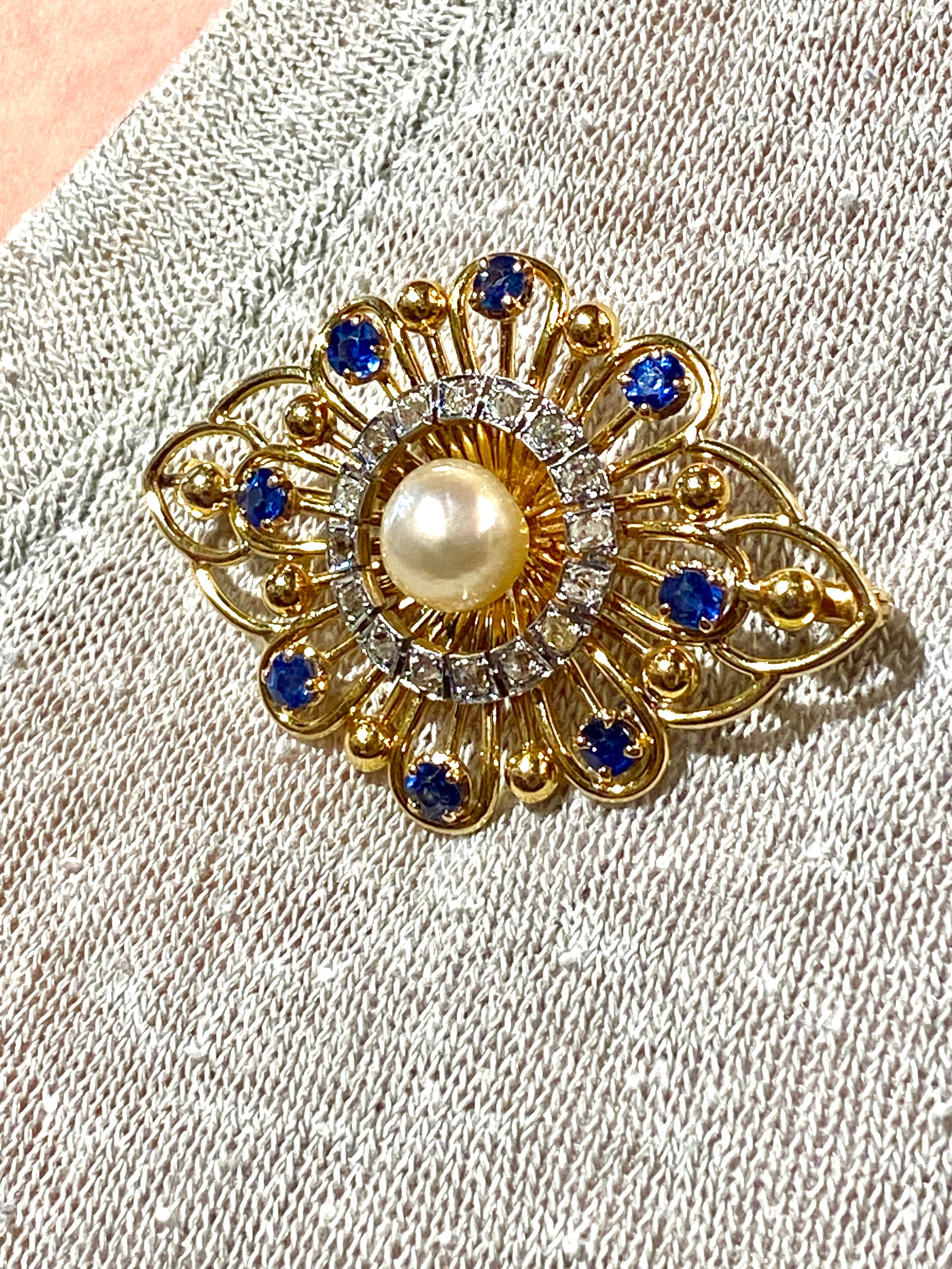 Broche en or, saphirs, perle et diamants