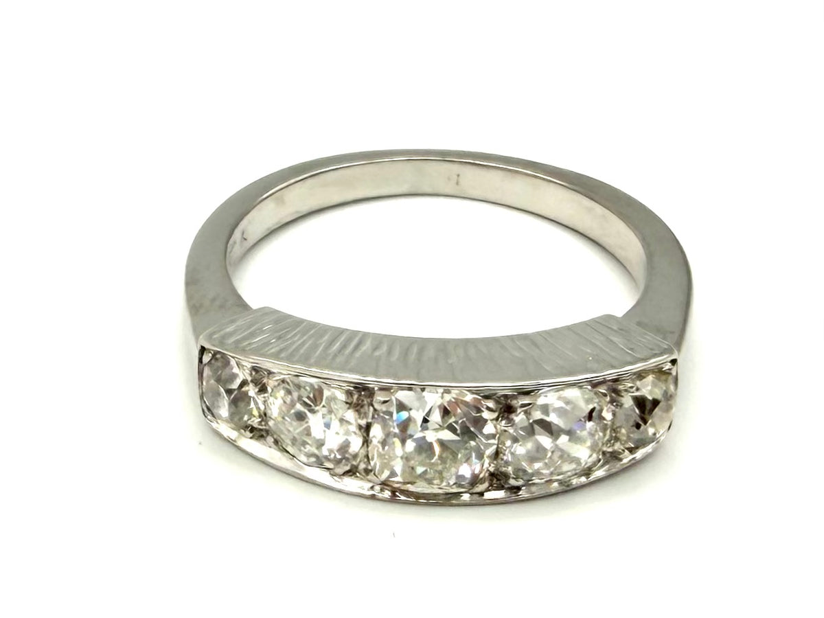 Bague Jarretière en or blanc et diamants