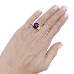Bague Cartier, or jaune, améthyste et diamants.