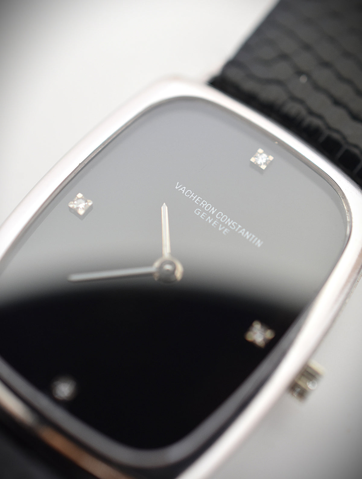 Montre VACHERON CONSTANTIN en or blanc, acier, cuir, onyx et diamants