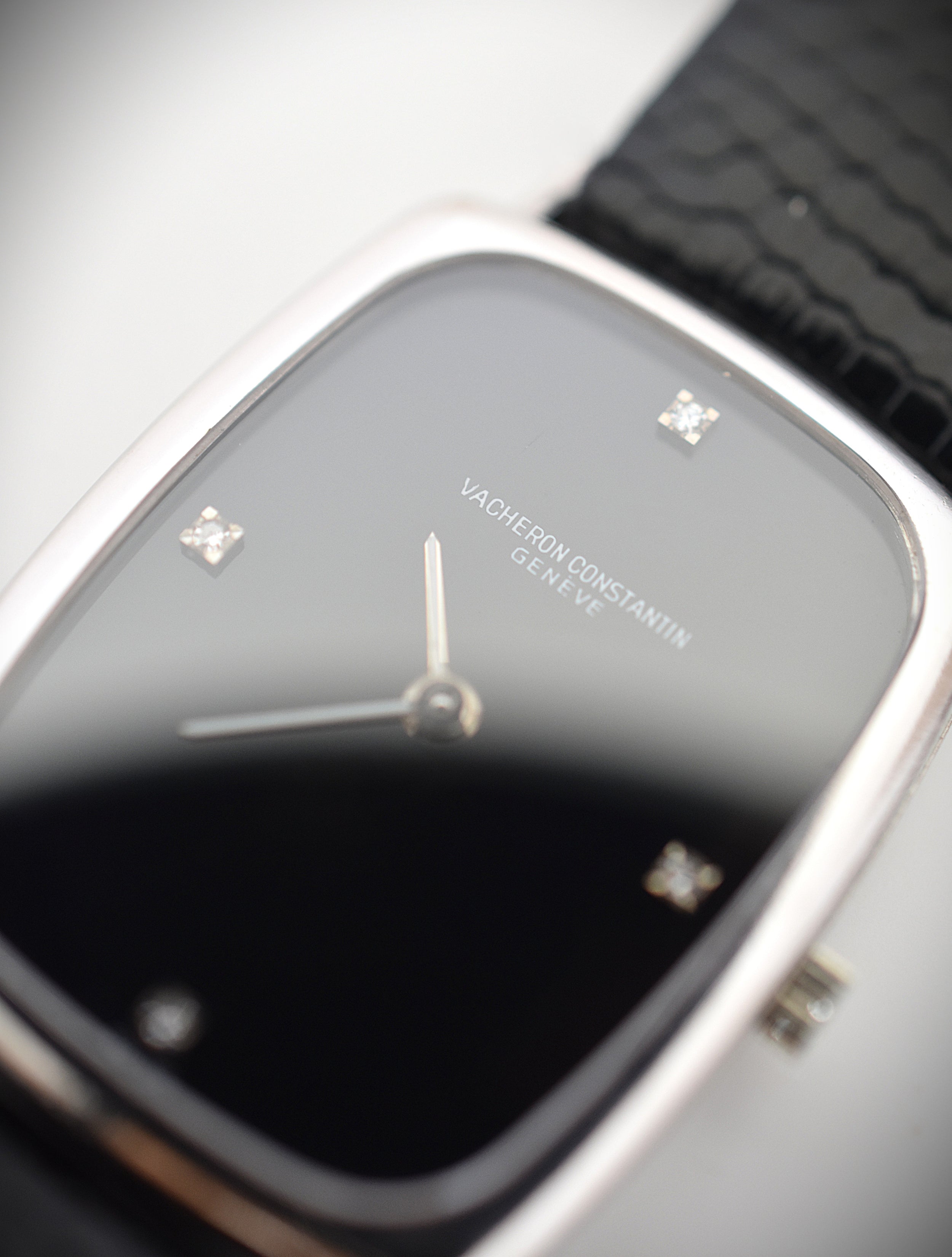 Montre VACHERON CONSTANTIN en or blanc, acier, cuir, onyx et diamants