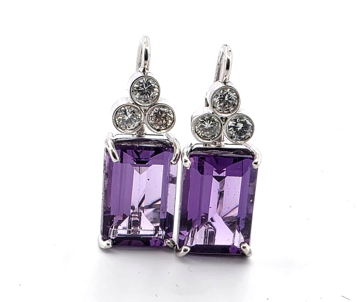 Boucles d'oreilles Pendantes en or blanc, améthystes et diamants