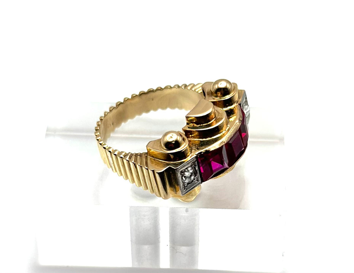 Bague Tank en or jaune, platine, rubis, et diamants