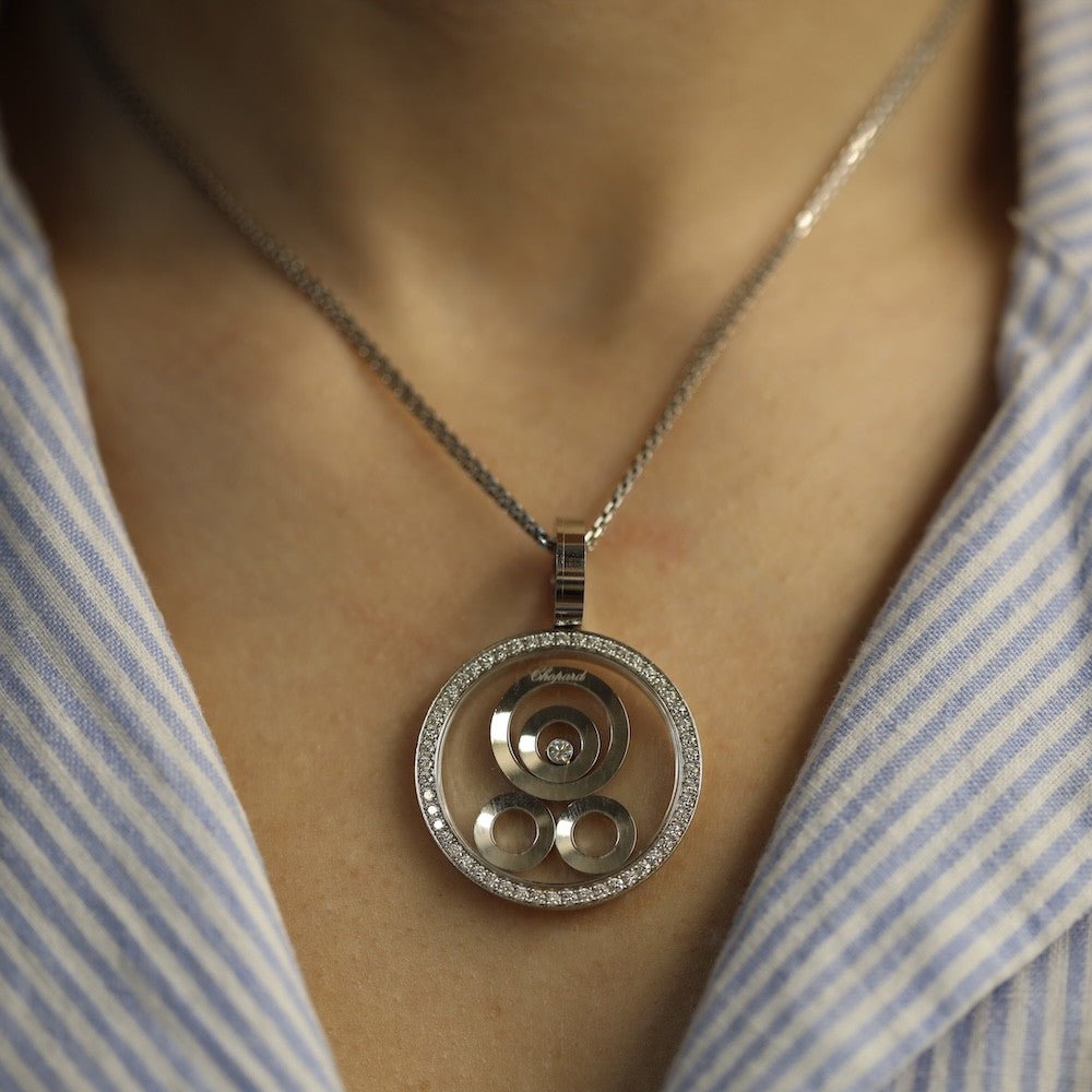 Chaine Pendentif Chopard Happy Spirit Or gris 18k avec Diamants brillants . ref : 79/6103/0 - 20. - Castafiore