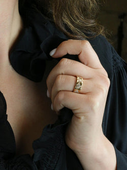 CHANEL Bague "Matelassé" vintage or jaune diamants - Castafiore