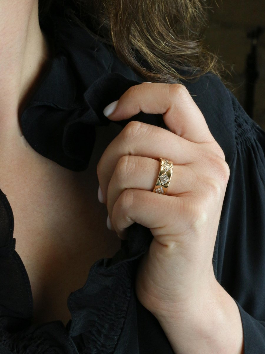 CHANEL Bague "Matelassé" vintage or jaune diamants - Castafiore