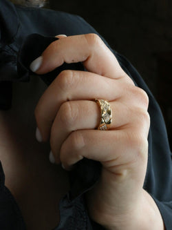 CHANEL Bague "Matelassé" vintage or jaune diamants - Castafiore