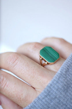 Chevalière or rose et malachite - Castafiore