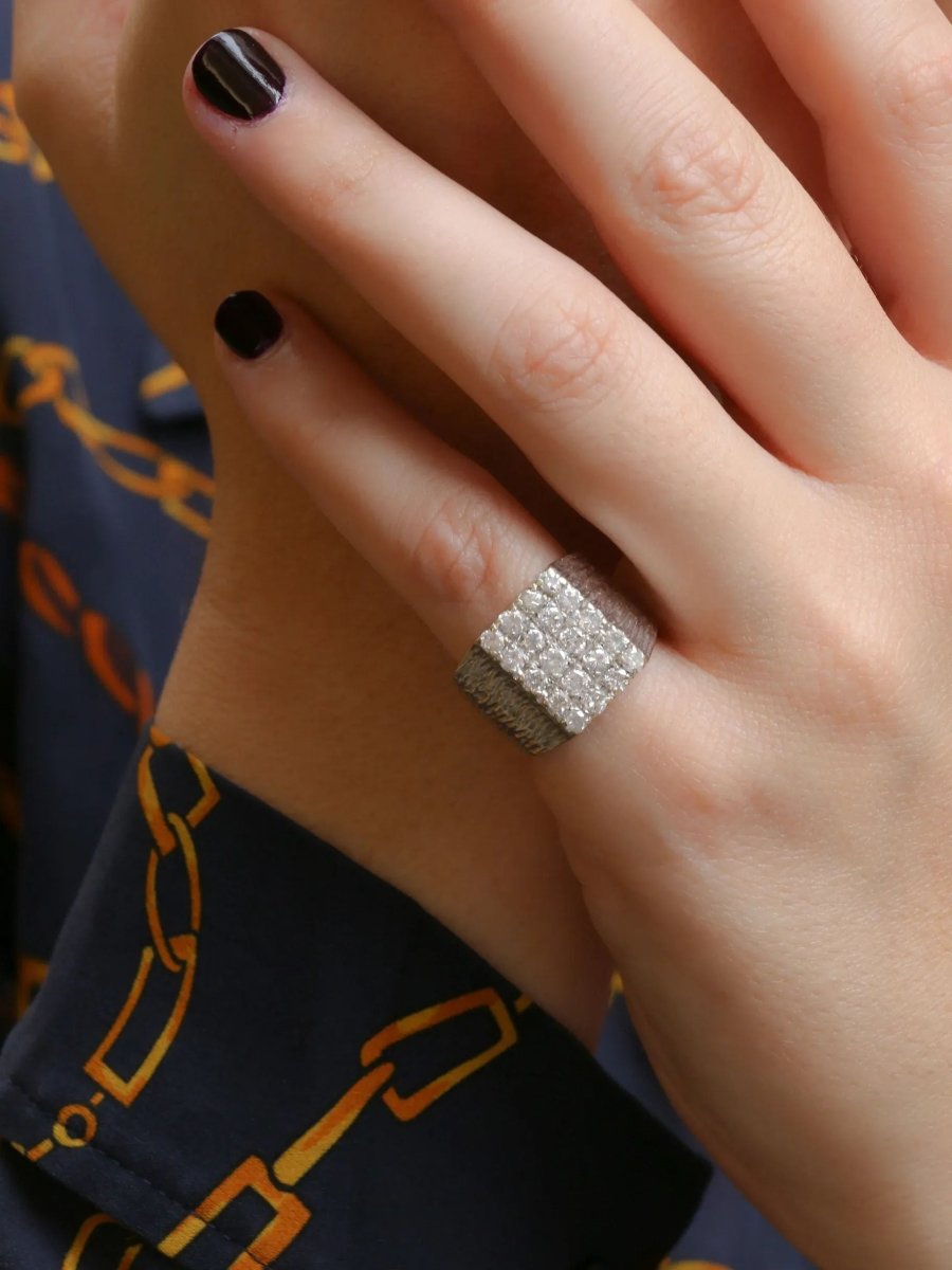 Chevalière vintage en or pavée de diamants - Castafiore