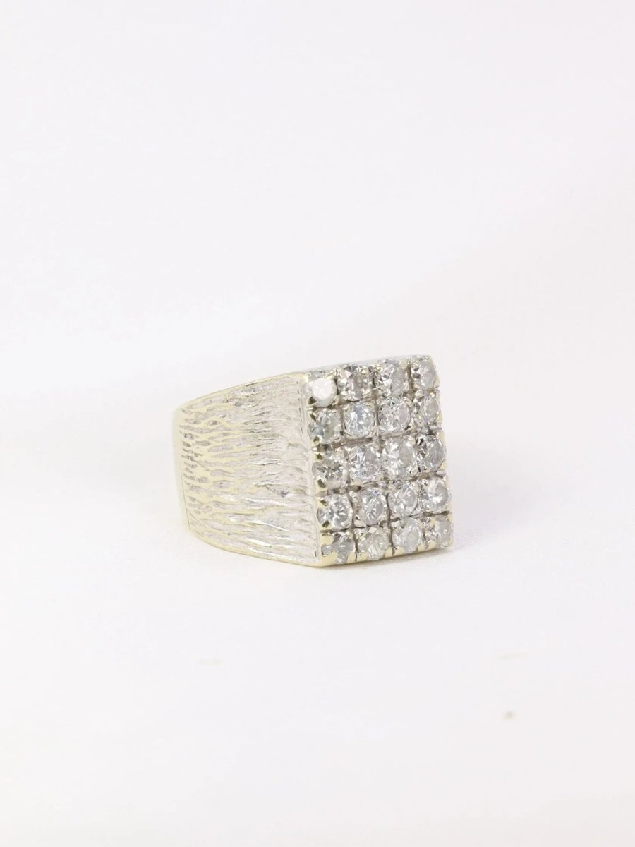 Chevalière vintage en or pavée de diamants - Castafiore