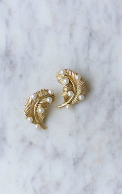 Clips d'oreille plume or jaune et perles - Castafiore