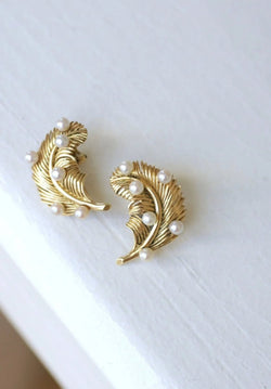 Clips d'oreille plume or jaune et perles - Castafiore