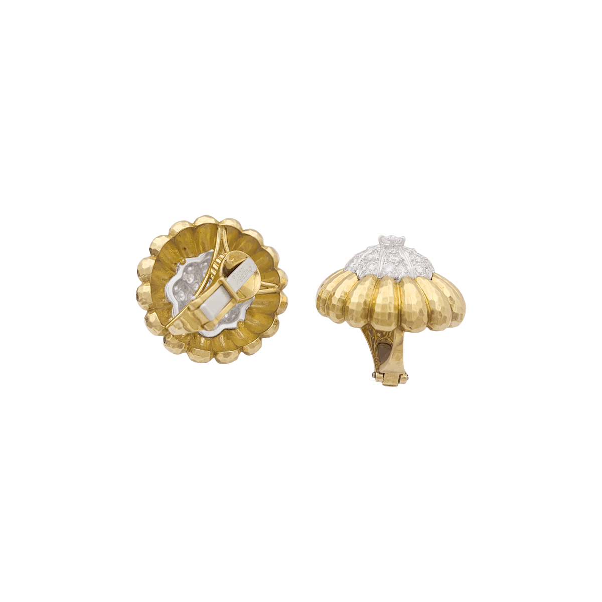 Clips d'oreilles David Webb, "Boutons", platine, or jaune, diamants. - Castafiore