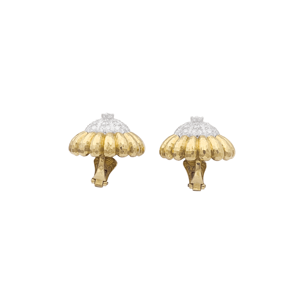 Clips d'oreilles David Webb, "Boutons", platine, or jaune, diamants. - Castafiore