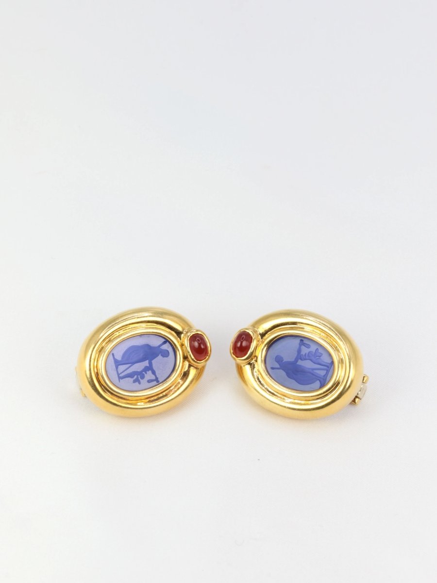Clips d’oreilles vintage en or, intaille en verre bleu et cornaline - Castafiore