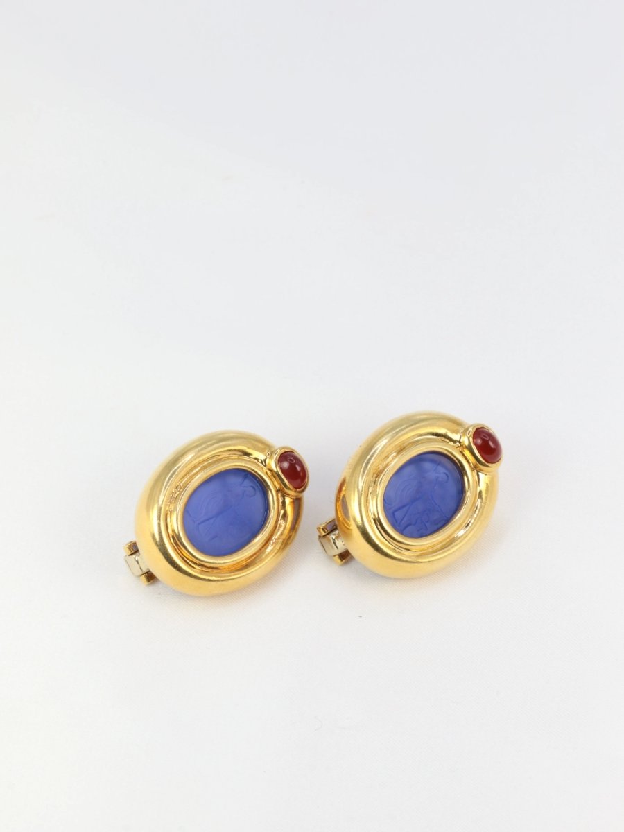 Clips d’oreilles vintage en or, intaille en verre bleu et cornaline - Castafiore