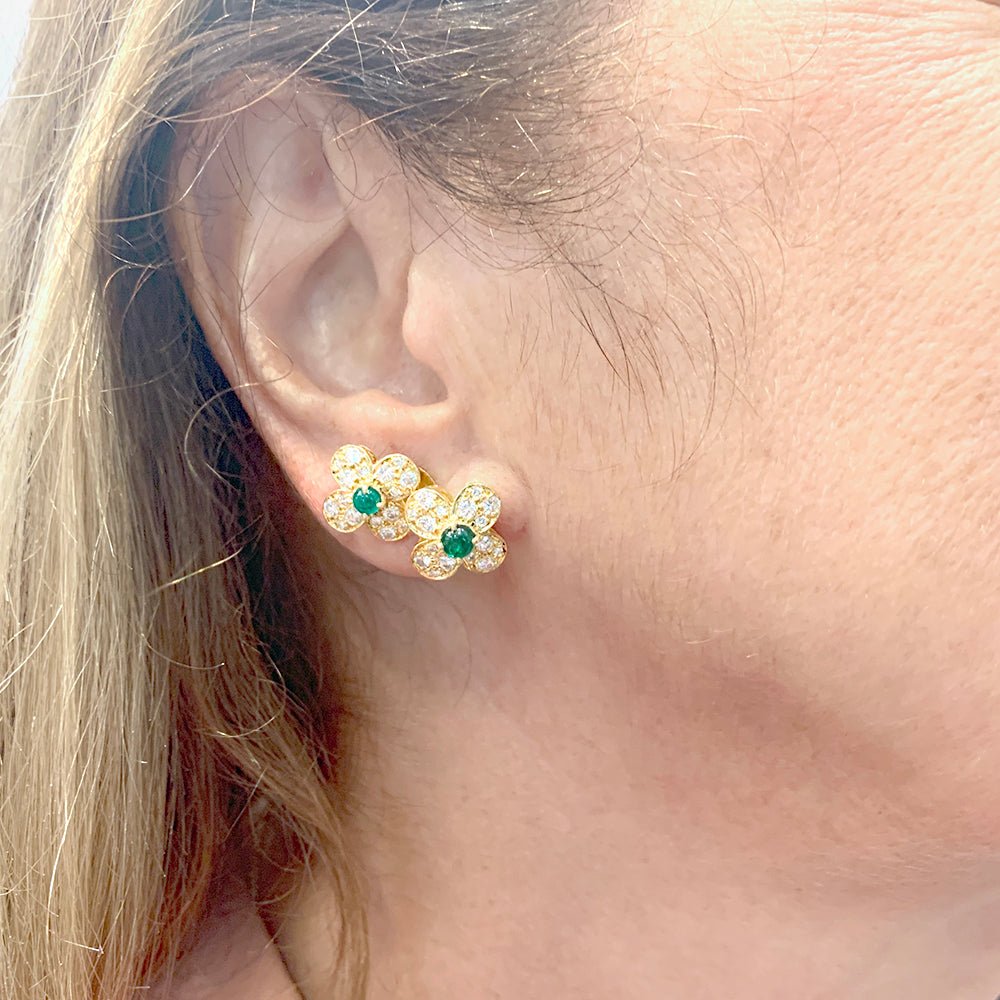 Clips Van Cleef & Arpels, "Fleurette", en or jaune, diamants et émeraudes. - Castafiore