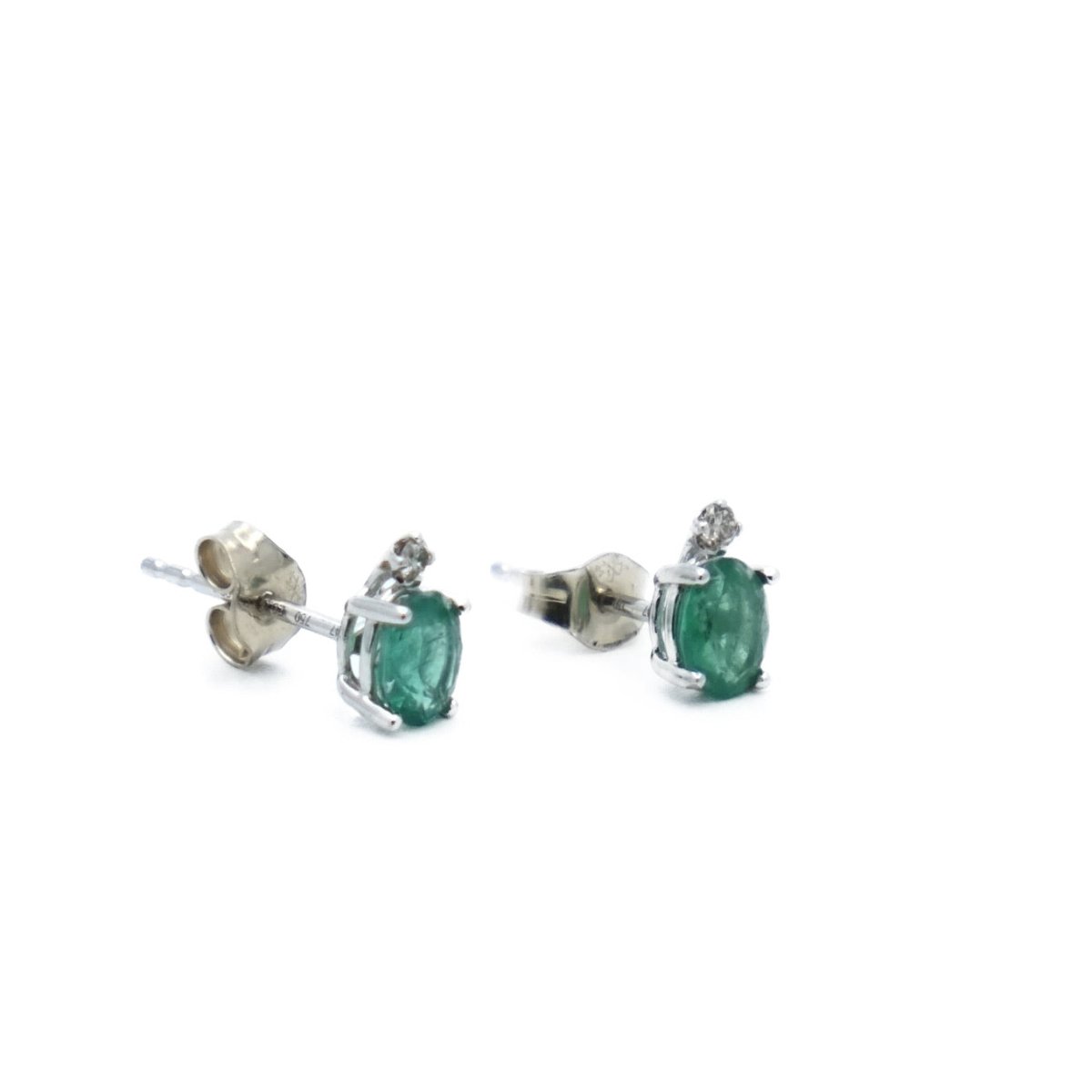 Clous d'oreilles en or blanc et émeraude - Castafiore