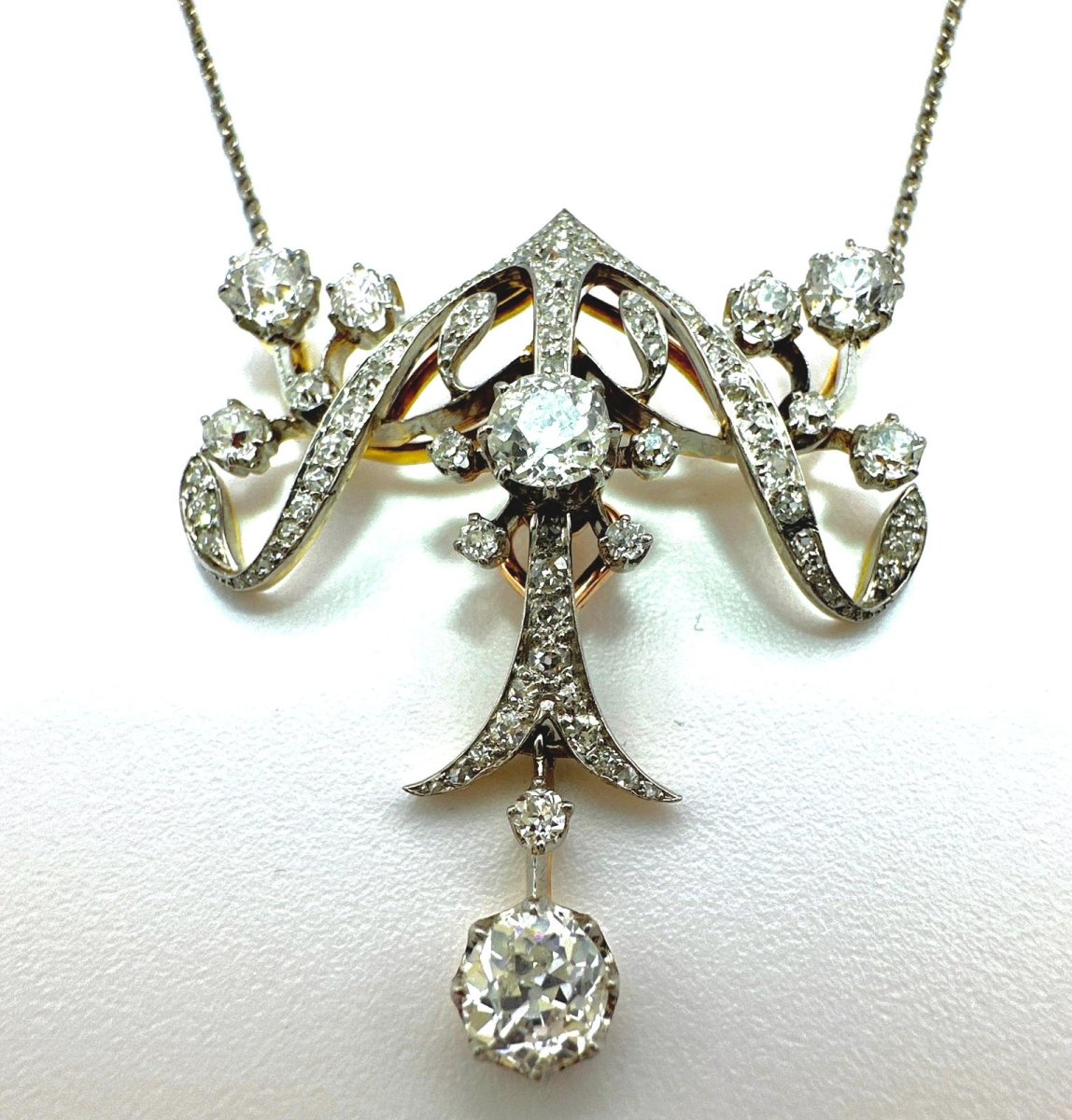 COLGANTE ANTIGUO DE DIAMANTES ESTILO ART NOUVEAU EN ORO - Castafiore