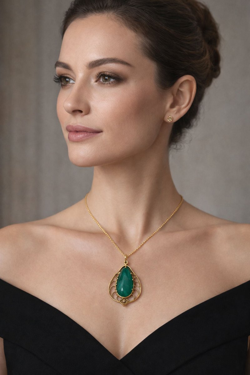 Colgante de Oro amarillo con Esmeralda y Diamante - Castafiore