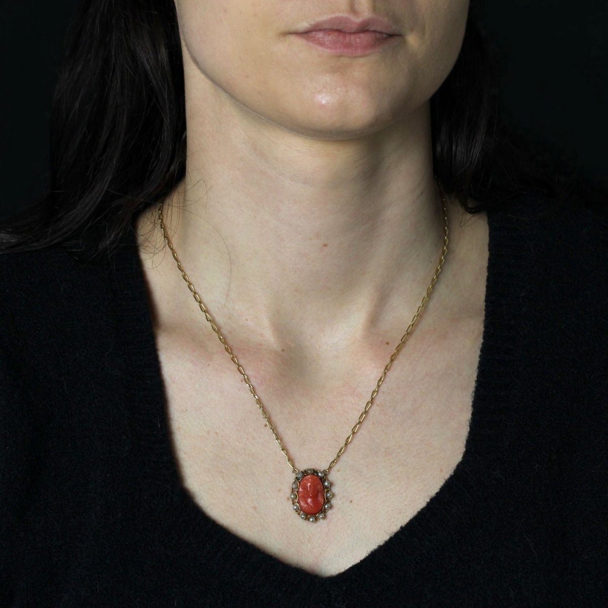 Collier ANCIEN Camée maille cheval en or jaune corail et perles fines - Castafiore