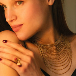 Collier CARTIER "Draperie" en or jaune - Castafiore