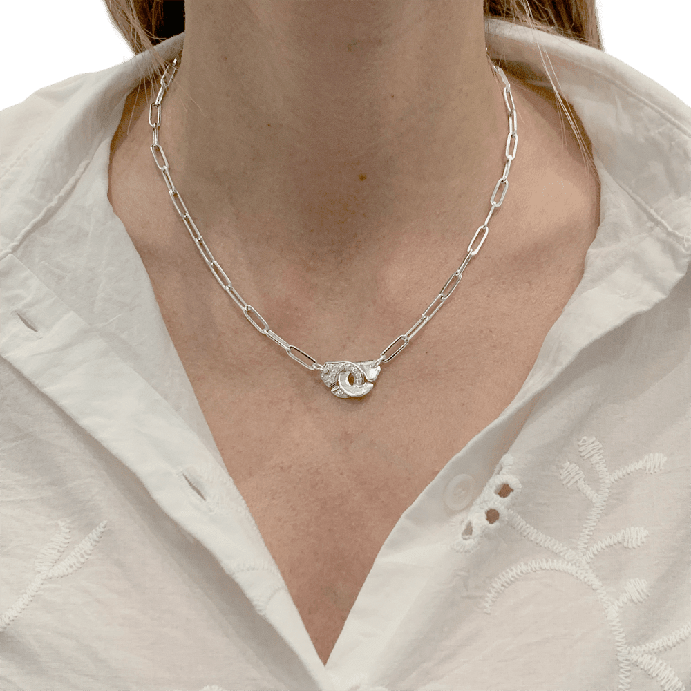 Collier Chaîne DINH VAN "Menottes R12" en or blanc et diamants - Castafiore