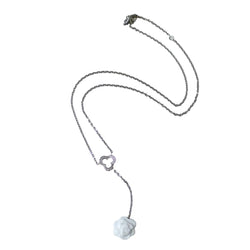 Collier CHANEL "Camélia" en or blanc, agate et diamants - Castafiore