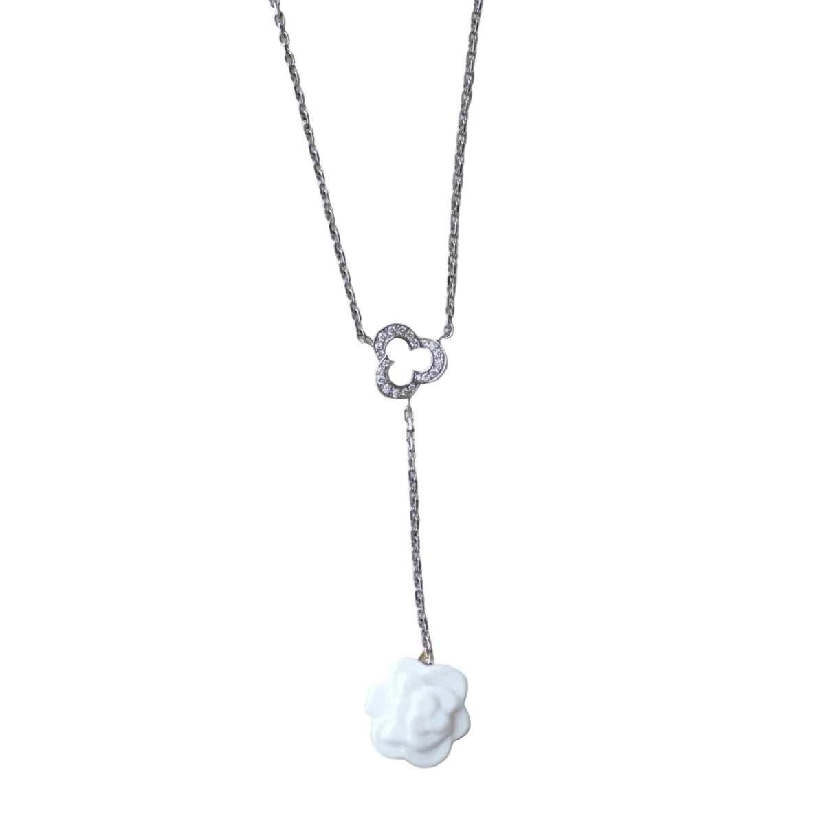 Collier CHANEL "Camélia" en or blanc, agate et diamants - Castafiore