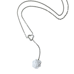 Collier CHANEL "Camélia" en or blanc, agate et diamants - Castafiore