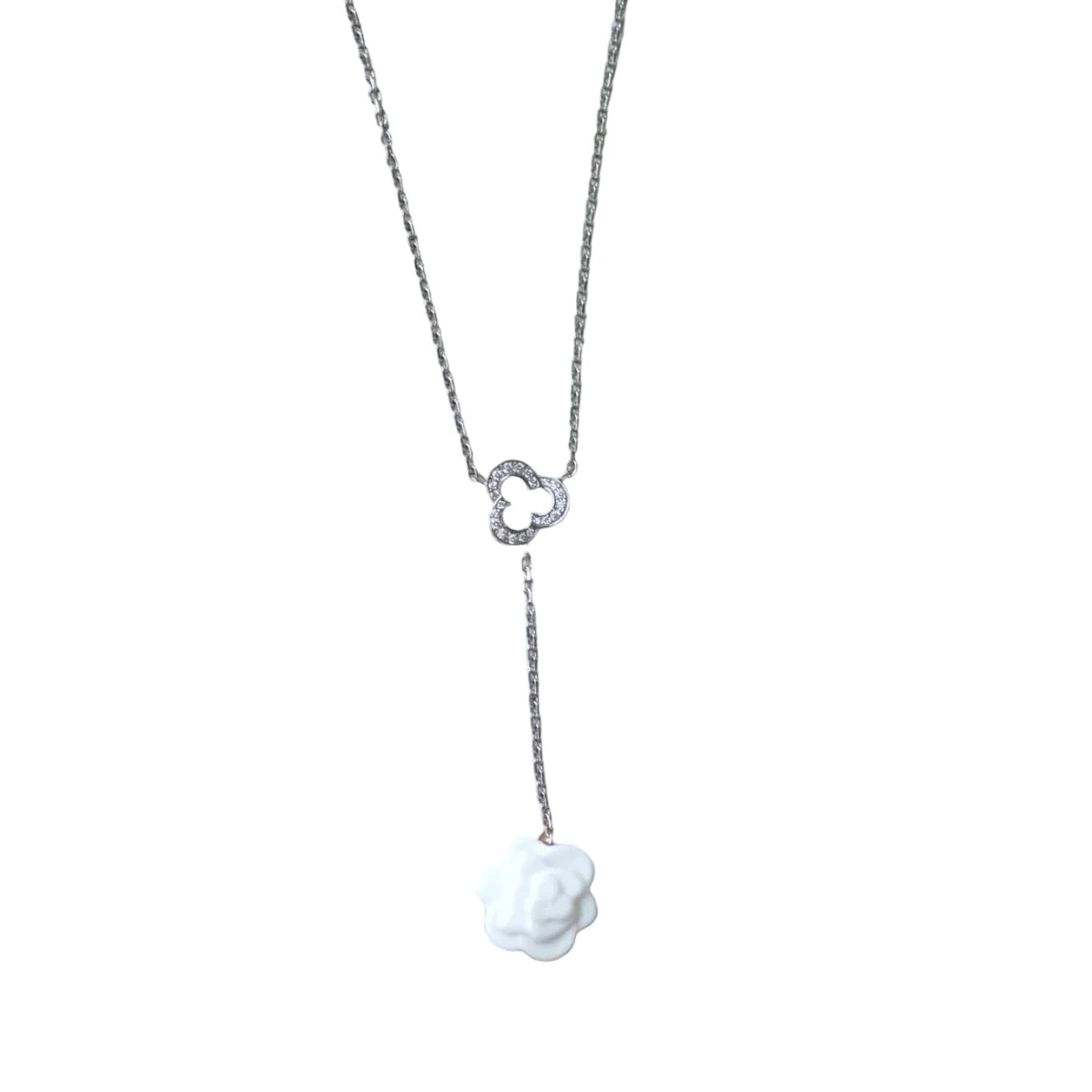 Collier CHANEL "Camélia" en or blanc, agate et diamants - Castafiore