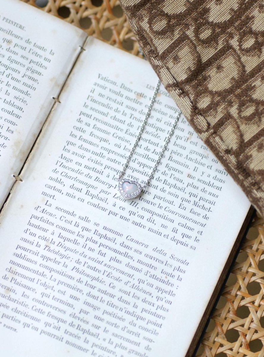 Collier Dior Happy Birth Coeur Opale et Diamants sur Or Blanc - Castafiore