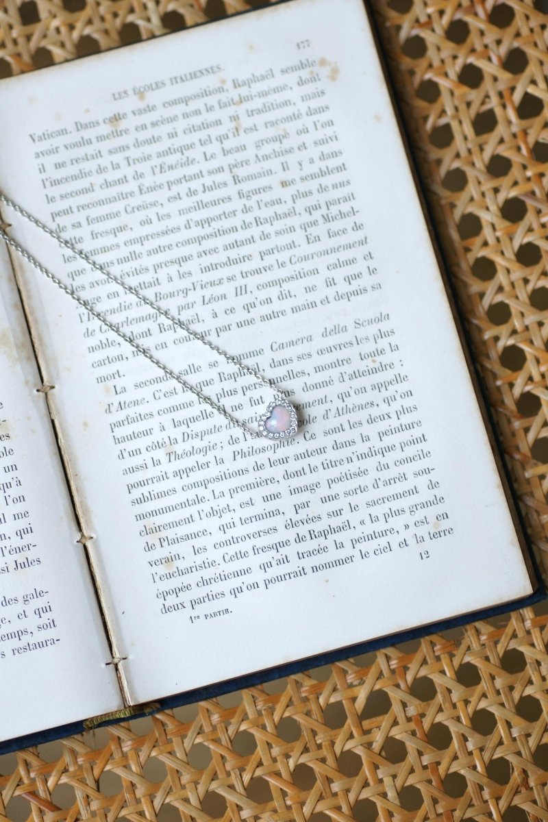 Collier Dior Happy Birth Coeur Opale et Diamants sur Or Blanc - Castafiore