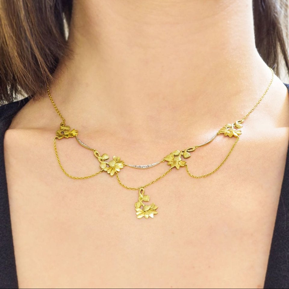 Collier draperie Art nouveau en or - Castafiore