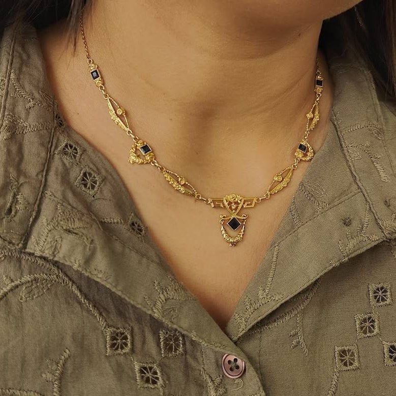 Collier Draperie en or jaune et saphirs - Castafiore