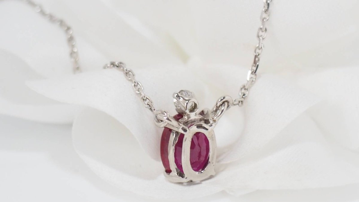 Collier en or blanc, Rubis ovale et diamant - Castafiore