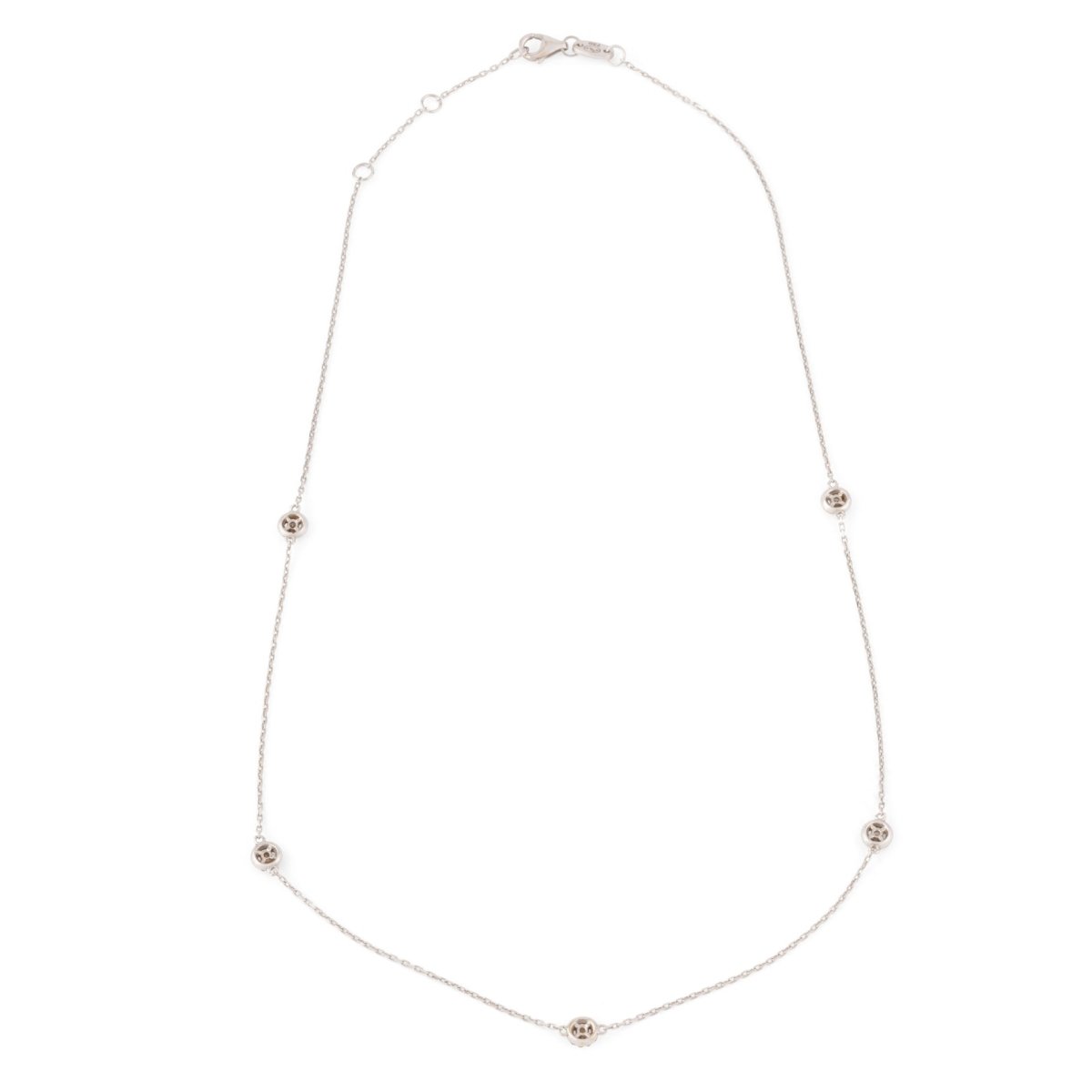 Collier en or gris ornée de 5 diamants entourés de plus petit diamant - Castafiore