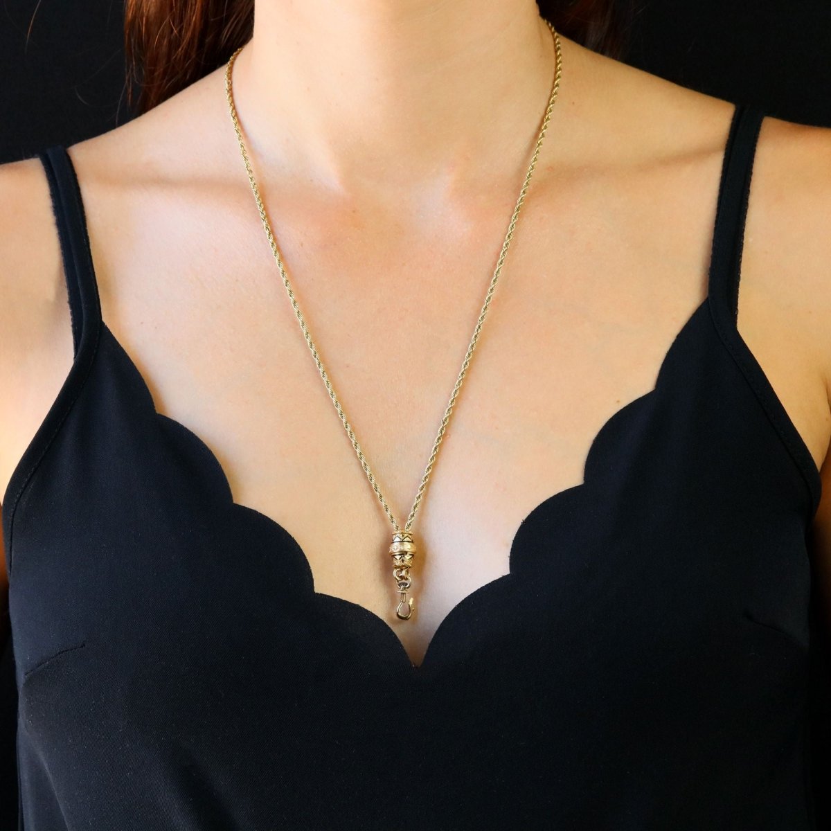 Collier en or jaune, émail et diamants - Castafiore