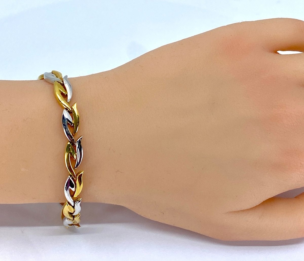 Collier et son bracelet en or blanc et jaune 18 carats formant parure. - Castafiore