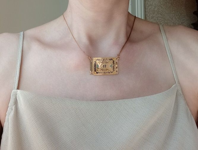 Collier Fermoir régional en or rose et émail - Castafiore