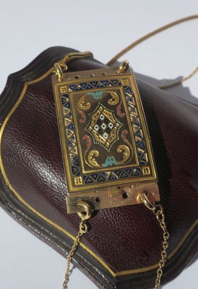 Collier Fermoir régional en or rose et émail - Castafiore