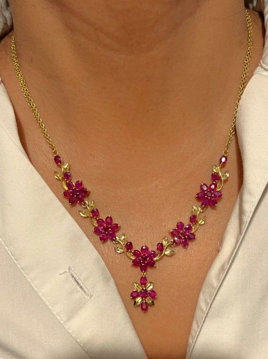 Collier fleurs en or jaune et rubis - Castafiore