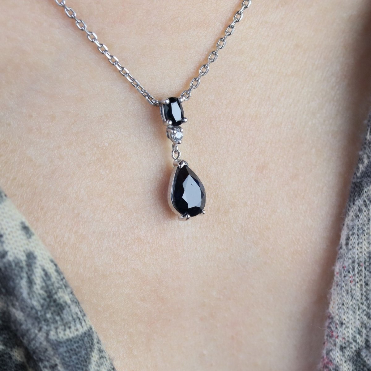 Collier maille forçat en or blanc et saphir - Castafiore