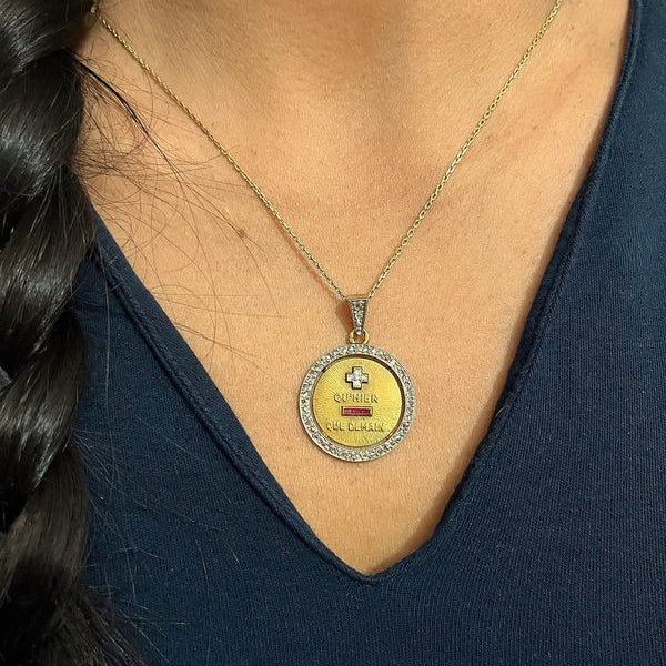 Collier Médaille AUGIS en or jaune, platine, rubis et diamants - Castafiore