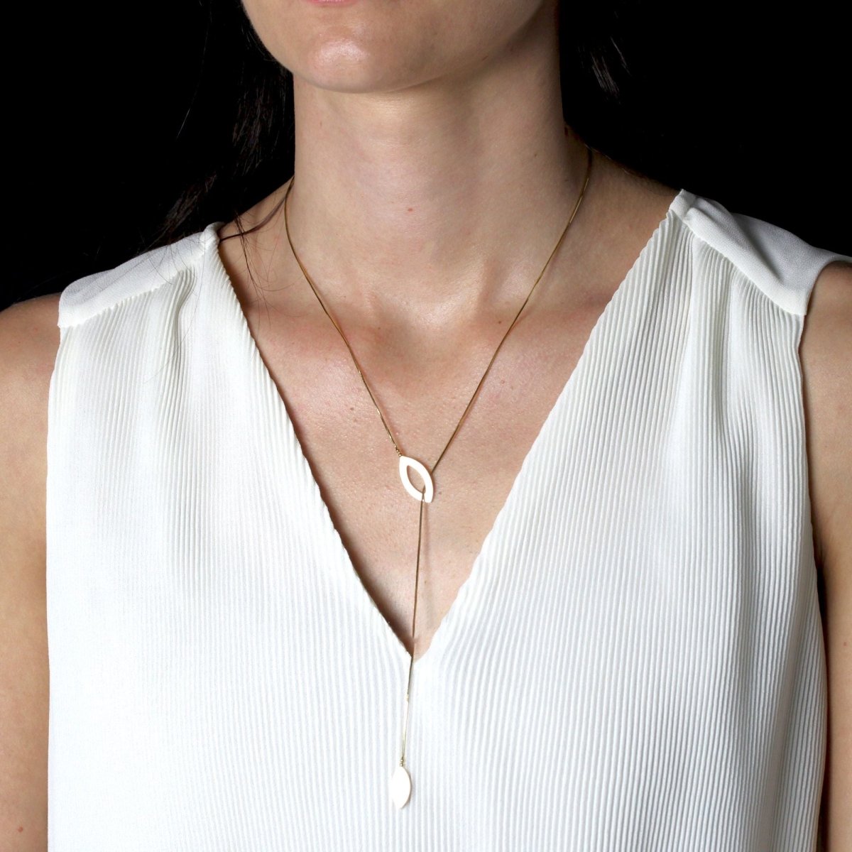 Collier moderne asymétrique en or jaune - Castafiore