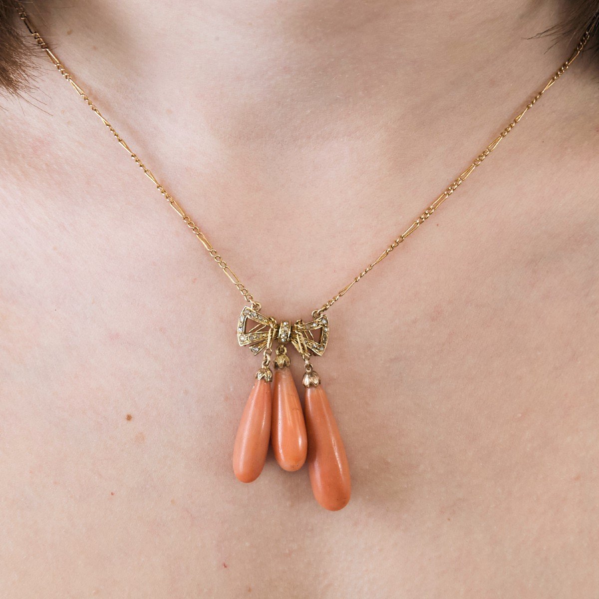 Collier Négligé en or rose, corail et diamants - Castafiore